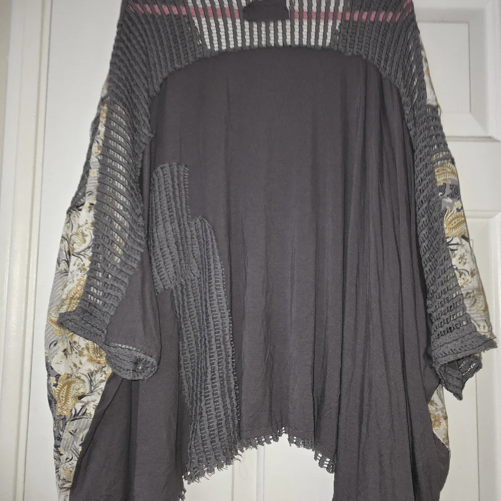 POL Soft V-Neck Boho Top Size M NWOTs - Picture 4 of 5